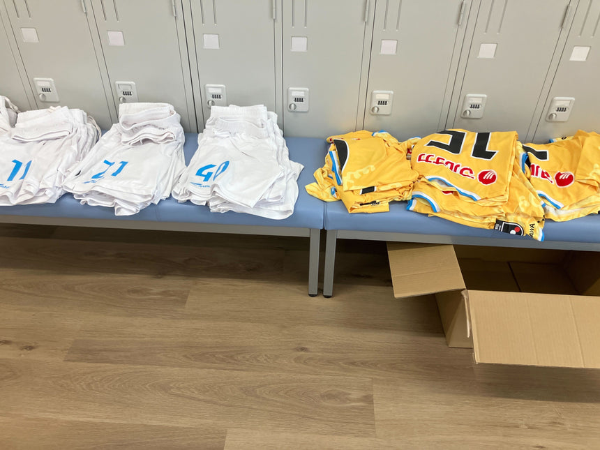 【抽選】【内田選手】3rdユニフォームセット（実使用）＋アクリルプレート